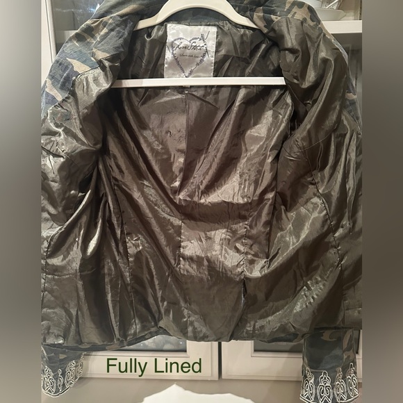 EUC Love Stitch Lined Camouflage Jacket/Blazer with embroidered design. Sz Small - Picture 8 of 16
